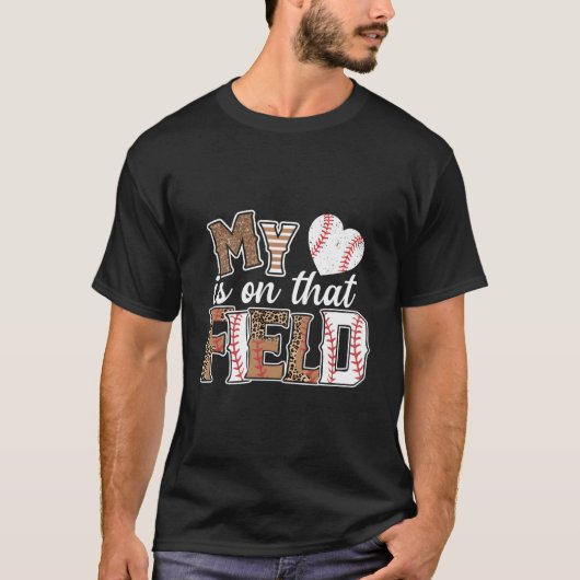 My He Is On T Field T Ball Leopard T Ball Mom Tシャツ (正面)