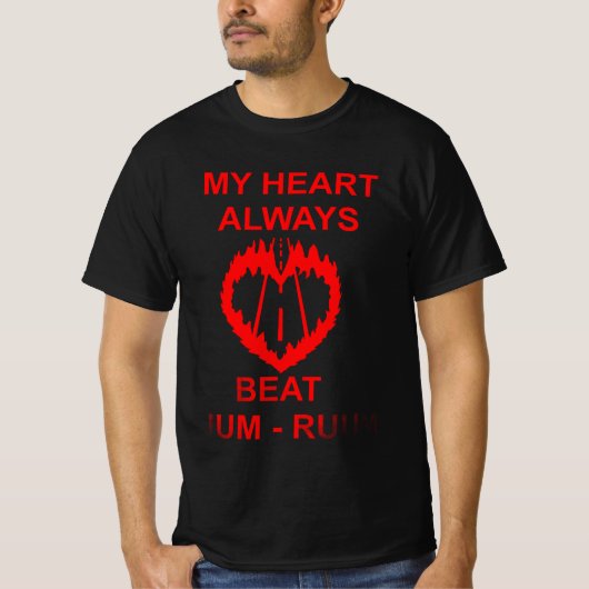 MY HEART ALWAYS BEAT RUUM-RUUM RED 2026 Tシャツ (正面)