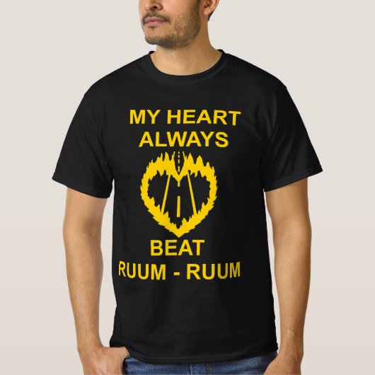 MY HEART ALWAYS BEAT RUUM-RUUM YELLOW 2026 Tシャツ (正面)