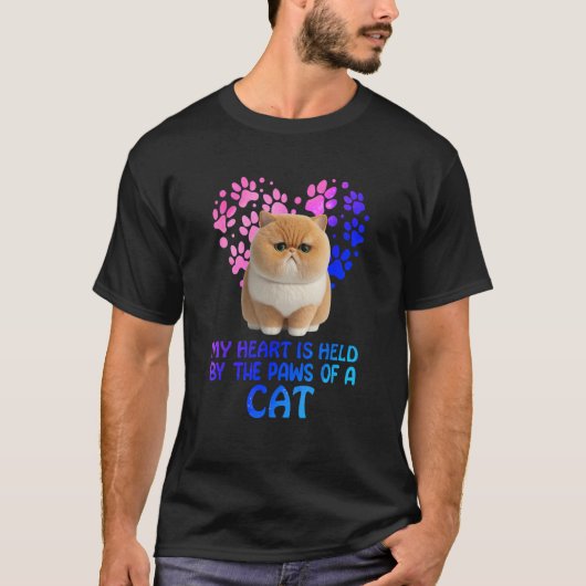 My Heart Is Held By The Paws Of A Cat Tシャツ (正面)
