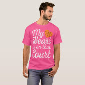 My Heart Is On That Court Women Basketball Mom Tシャツ (正面フル)