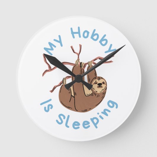 My Hobby Is Sleeping – Funny Sloth Design ラウンド壁時計 (正面)