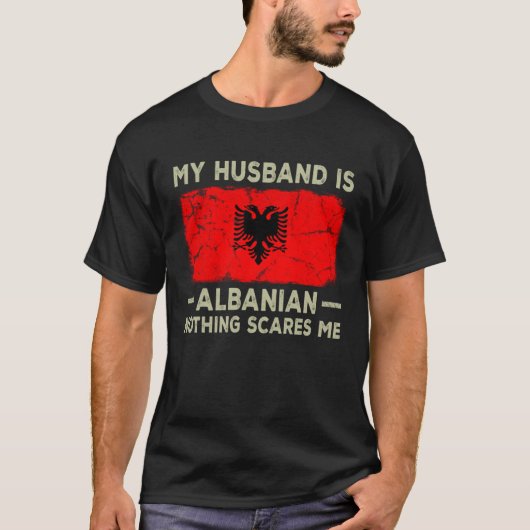 My Husband is Albanian Nothing Scares Me Wife Tシャツ (正面)