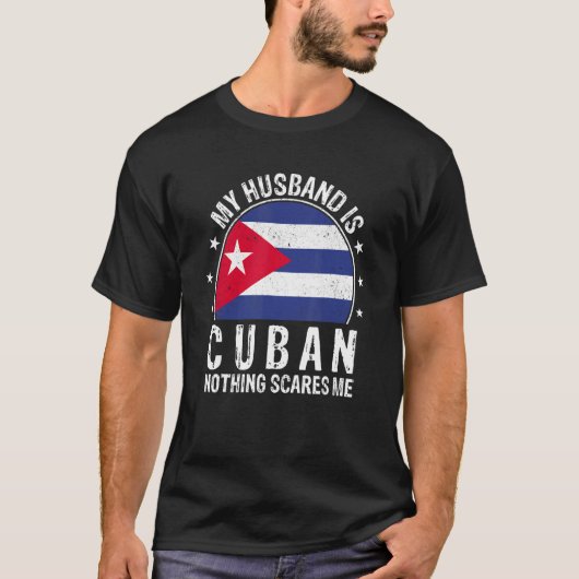 My Husband Is Cuban Nothing Scares Me Cuban Husban Tシャツ (正面)