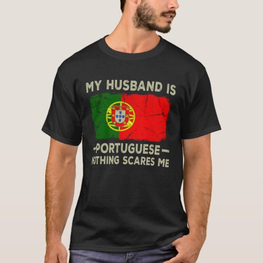 My Husband is Portuguese Nothing Scares Me Wife Tシャツ (正面)