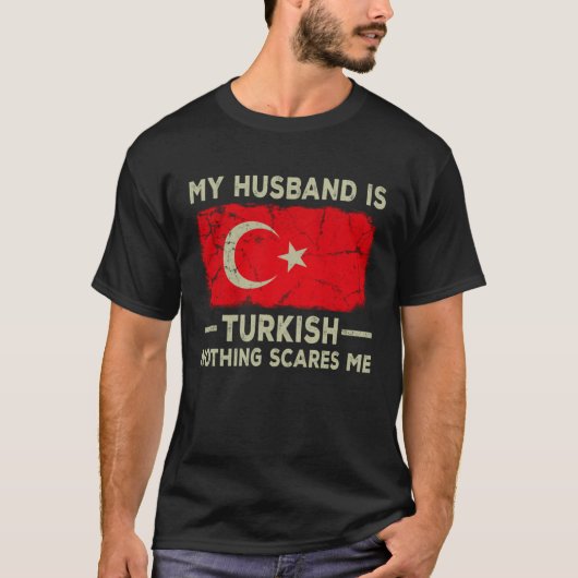 My Husband is Turkish Nothing Scares Me Wife Tシャツ (正面)