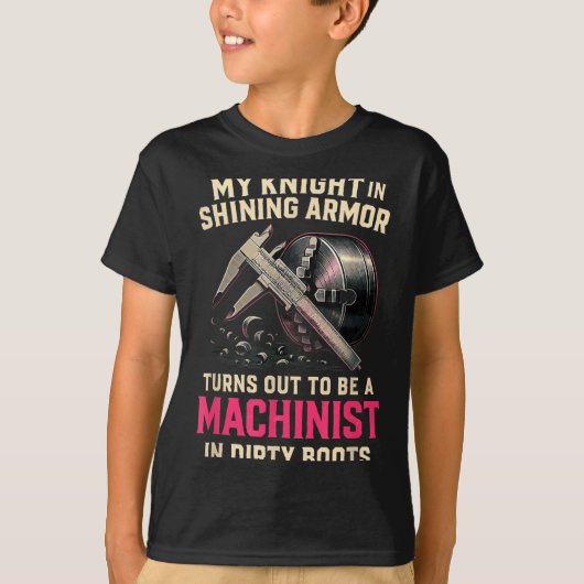 My Knight In Machinist Wife Girlfriend Funny Anniv Tシャツ (正面)
