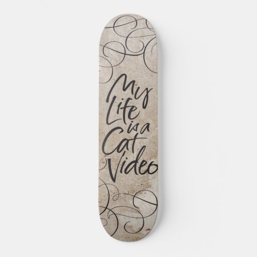My Life is a Cat Video お洒落 BlackレタリングSwirl スケートボード (正面)