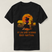 My Long Haired Dachshund Rides Shotgun Dog Witch H Tシャツ (デザイン正面)
