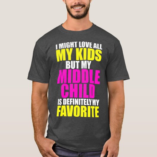 My Middle Child Is My Favorite Funny Parent Kid Tシャツ (正面)