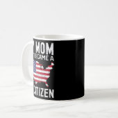 My Mom Just Became A Us Citizen Proud New American コーヒーマグカップ (正面左)