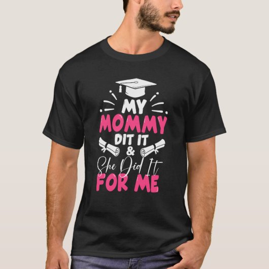 My Mommy Did It And She Did It Graduation Mom Prou Tシャツ (正面)