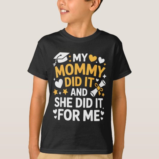 My Mommy Did It Graduation Graduated Mom Proud Chi Tシャツ (正面)