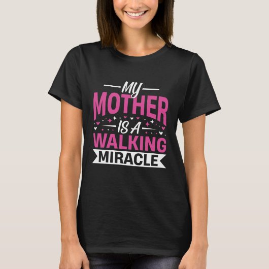 My Mother Is a Walking Miracle Mother's Day Quote Tシャツ (正面)