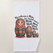 My Nickname Is Mom, But My Full Name Is Mom Mom ビーチタオル (正面)