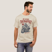 My Other Therapist Has Chrome Funny Biker Skeleton Tシャツ (正面フル)