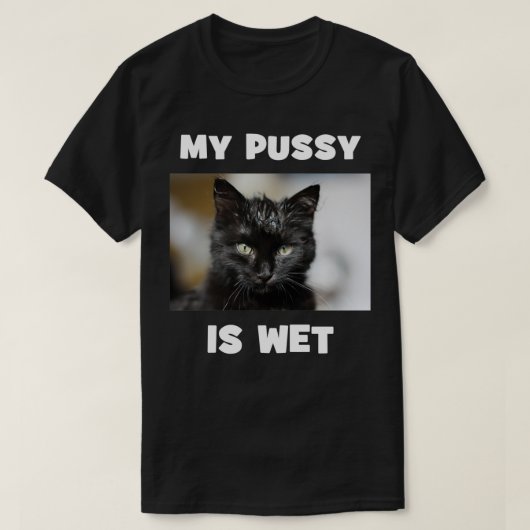 My Pussy is Wet Cheeky Double Entendre Cute Cat Tシャツ (デザイン正面)