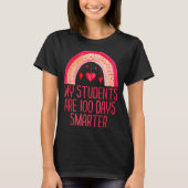 My Students Are 100 Days Smarter Rainbow Valentine Tシャツ (正面)