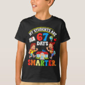 My Students Are 67 Days Smarter Teacher Clroom Cel Tシャツ (正面)