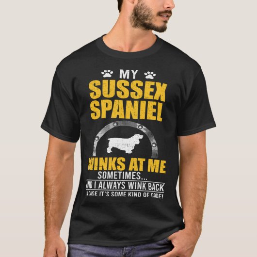 My Sussex Spaniel Winks At me Dog Owner Tシャツ (正面)