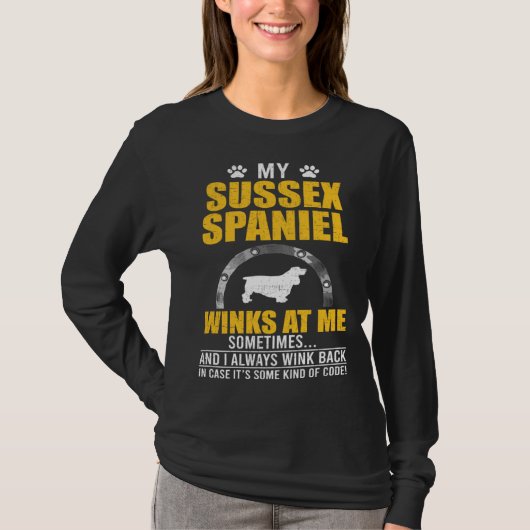 My Sussex Spaniel Winks At me Dog Owner Tシャツ (正面)