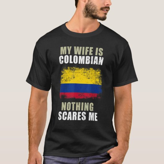 My Wife Is Colombian Nothing Scares Me Tシャツ (正面)