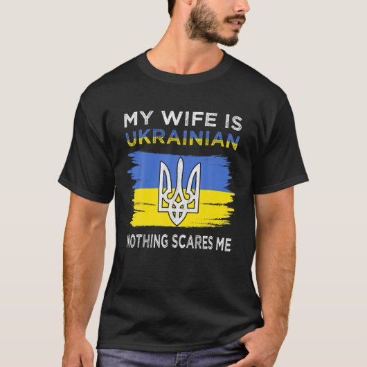 My Wife Is Ukrainian Nothing Scares Me Tシャツ (正面)