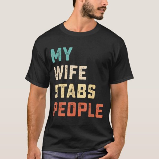 My Wife Stabs People Funny Wife Quote  Tシャツ (正面)
