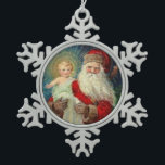 Myraの司教のBabyイエス・キリストセントニコラス スノーフレークピューターオーナメント<br><div class="desc">ベビーイエス・キリストを握る美しいヴィンテージのクリスマスのイメージセントニコラス(サンタクロース)
彼の腕。</div>