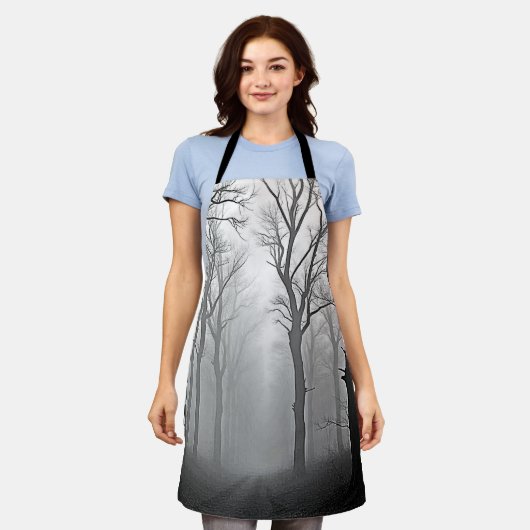 Mysterious Foggy Forest Path エプロン (着用した状態)