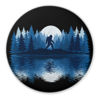 Mystic Blue Forest Bigfoot Moon Silhouette Door セラミックノブ