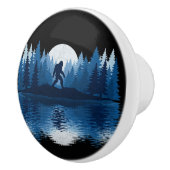 Mystic Blue Forest Bigfoot Moon Silhouette Door セラミックノブ (右)