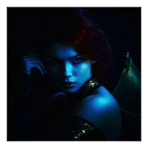 Mystische Schönheit mit rotem Haar – Nachtporträt 