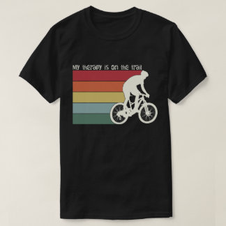 MYTHERAPY IS ON THE TRAILS-マウンテンバイク グラフィック Tシャツ