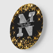 Nイニシャルパーソナライズされたシルバーモノグラムあなたの名前 ラージ壁時計 (傾斜)