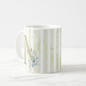 Nゴールデンイニシャルオンブルーとホワイトストライプ コーヒーマグカップ (正面左)