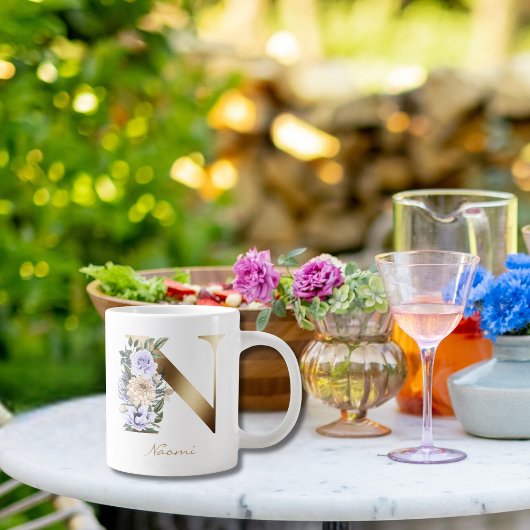 Nレター金ゴールドモノグラムライトパープルクリームフローラ ジャンボコーヒーマグカップ