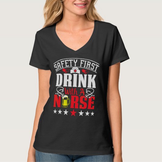 N上にナース付き安全国際的初飲み物 Tシャツ (正面)