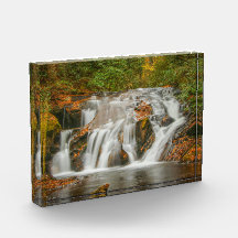 N.ジョージアの美しいデュークス・クリークの滝