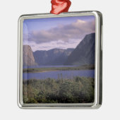 N.A.、カナダ、ニューファンドランド、グロスモーンナショナル2 メタルオーナメント (左)