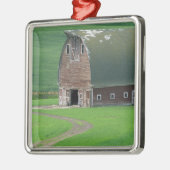 N.A.、米国、ワシントン州、Whitman郡。 古い メタルオーナメント (左)