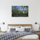 NA，アメリカ，オレゴン，フッド川の近くフッド山 キャンバスプリント (インサイチュ (寝室))