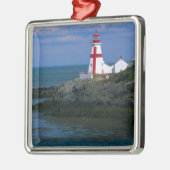 NA、カナダ、ニューブルンズウィック、カンポベロ島。4 メタルオーナメント (左)