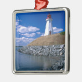 NA、カナダ、ニューブルンズウィック、カンポベロ島。5 メタルオーナメント (左)