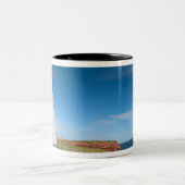 NA、カナダ、プリンスエドワード島。ケープトリオン ツートーンマグカップ (中央)