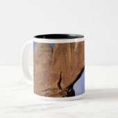 NA、ユタ、アーチェス国立公園。二重アーチ ツートーンマグカップ (正面左)