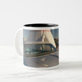 NA、米国、アリゾナのHolbrookのルート66のウィグワム2 ツートーンマグカップ (正面左)