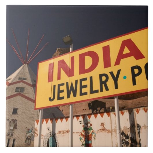 NA、米国、アリゾナ、Lupton Yellowhorseのインディアン タイル (正面)