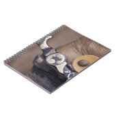 NA、米国、テキサス州、ラボックのカウボーイ・ブーツおよび拍車 ノートブック (左側)