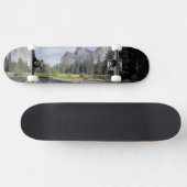 NA、USA、カリフォルニア、ヨセミテNP、谷ビュー スケートボード (横)